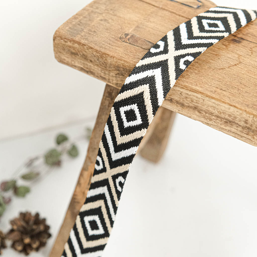 Ecru Tricolor Diamond-Patterned Strap - Maison Klem
